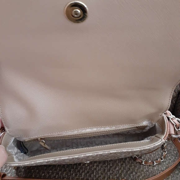 🔥 PRICE DROP DKNY Logo Flap Crossbody NEW - Picture 7 of 7